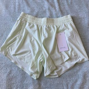 athleta hustle 4.5” short in calypso mint XS